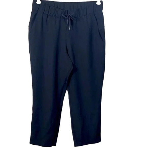 Lululemon On The Fly Crop Woven 23" in black size 6 - Picture 1 of 6